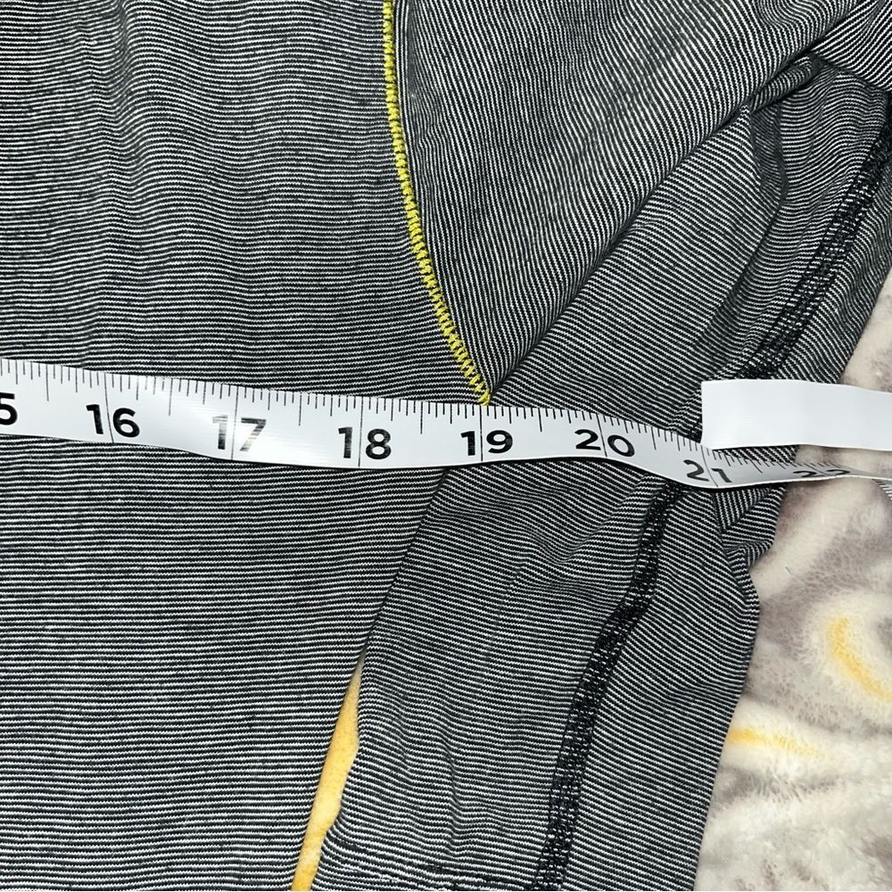 Lululemon long sleeve shirt size 8 - Picture 4 of 7